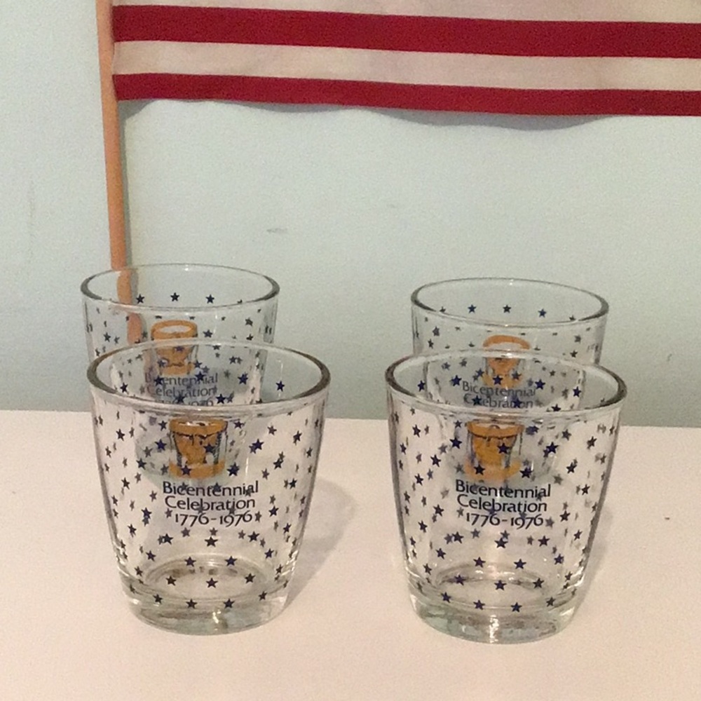 Bicentennial Celebration 1776-1976 Commemorative Half pint glass blue stars
